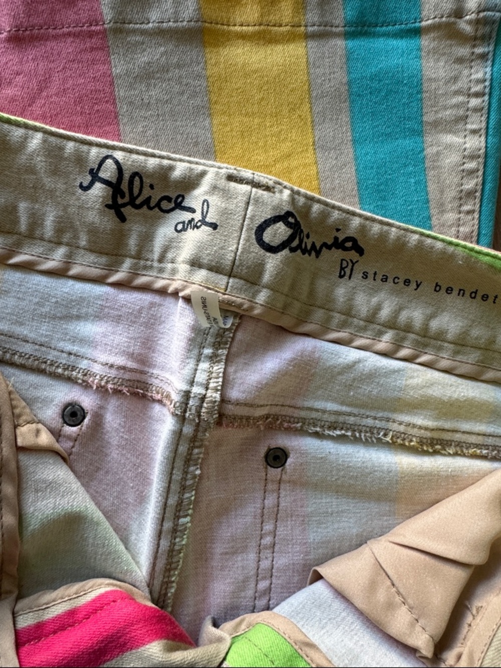 ✨RARE✨ Alice + Olivia by Stacey Bendet Flare Bell Jeans Multi Tan Stripe Size 4 - Picture 8 of 10